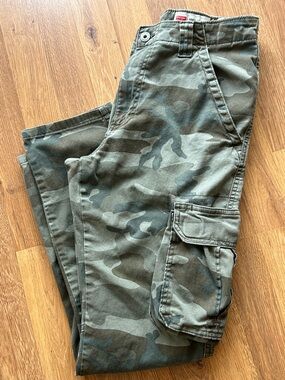 Wrangler Taper Camo Cargo Pants - Olive Green